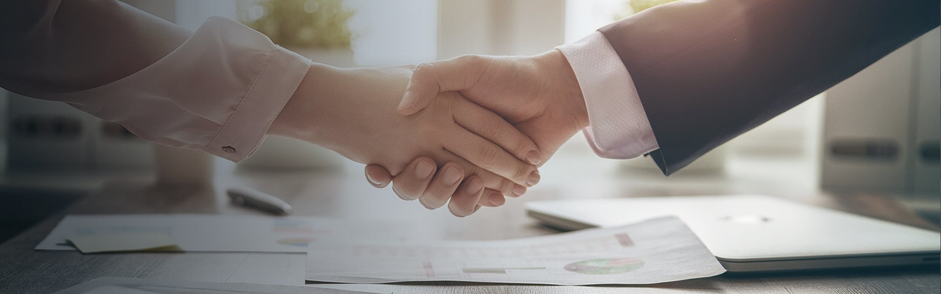 Uścisk dłoni Slajd 1